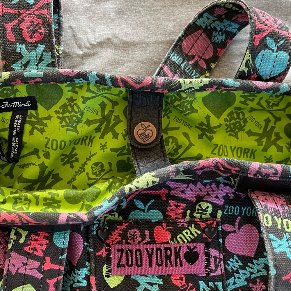 Nostalgic ZooYork Graffiti Tote - Picture 3 of 4
